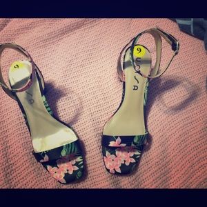 Unisa Floral print Heels